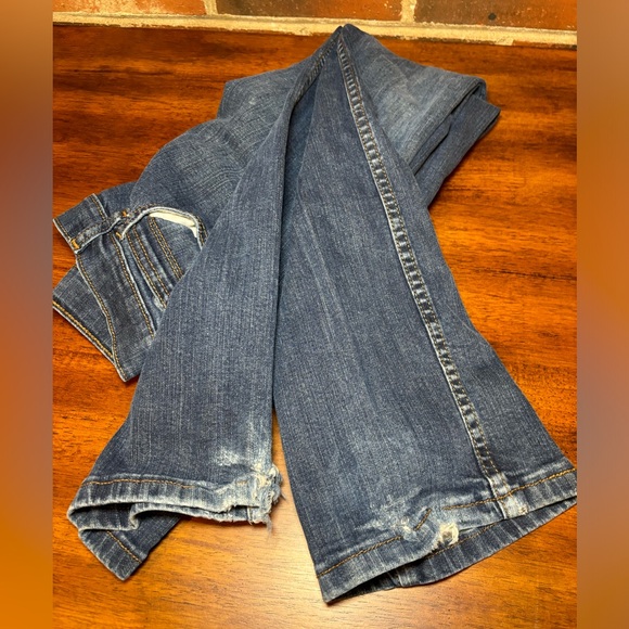 Wrangler Youth Boys 12 regular. Has adjustable elastic waist band. Some fraying - Picture 9 of 10